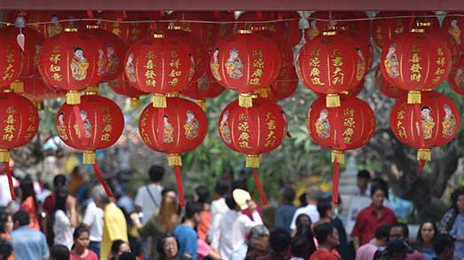 攜手相伴，為#沒有回家過(guò)年的他們#點(diǎn)贊~